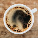 コーヒーのシミ抜きはブラックとミルク入りで違う？　応急処置の裏技も