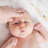 【医師監修】赤ちゃんの平熱は何℃？ 高すぎる・低すぎるときは？