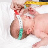 【医師監修】新生児の頭囲はどのくらい？ 頭の大きさと関連する病気とは