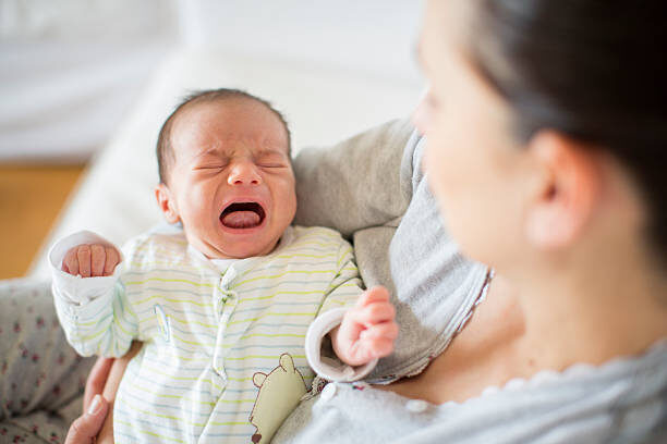 医師監修 魔の三週目で赤ちゃんが泣き止まない状態はいつまで続く 寝かしつけのコツ