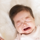 【医師監修】夜泣きの対策方法｜対策グッズまとめ！ 乳児・新生児向けの対策は？