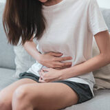 【医師監修】妊娠初期の腹痛はいつまで続く？ お腹が痛くなる理由と対処法