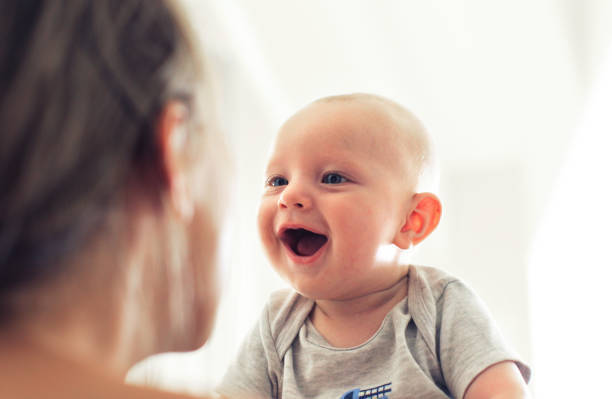 生後5ヶ月の赤ちゃんの発育目安 離乳食や授乳などお世話のポイント 小児科医監修