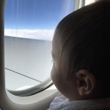 菊地亜美さんが赤ちゃんと飛行機に乗るときの「5つの対策」公開 ...