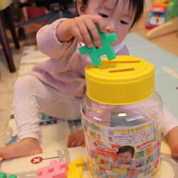 1歳半と4歳が夢中に！一家に一台欲しいおもちゃ「Gakken ニューブロック はじめようボトル」