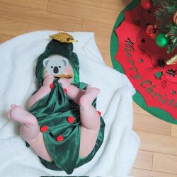 クリスマスツリーの着ぐるみが反則級にかわいい！コスチューム姿でご機嫌な赤ちゃんにほっこり
