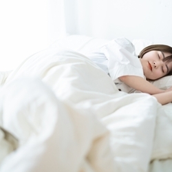 寝る前のストレッチが快眠におすすめ！ぐっすり眠るためのコツとやり方3種