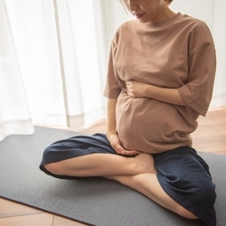 マタニティストレッチで妊娠中の身体を楽に！おすすめの方法と注意点
