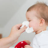 【医師監修】こんな赤ちゃんの鼻水に注意 | 鼻水の種類と原因とは