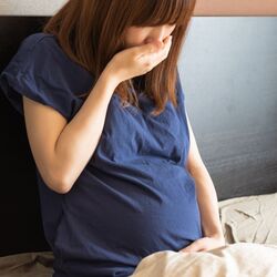 第三子妊娠の鈴木亜美さん「逆流性食道炎みたくなって、すんごくつらい…」アイスさえ吐き気の原因に