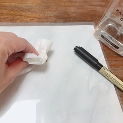【諦めないでやってみて！】うっかりついた油性ペン汚れを落とす方法