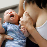 【助産師解説】授乳時間が長い！短い！授乳時間の目安、原因と対処法　