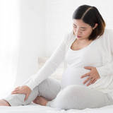 【助産師解説】胎動が激しいのはおかしい？赤ちゃんの変化と受診のポイント