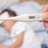 【医師監修】赤ちゃんが高熱に！4つのケース別対処法