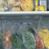 【専門家が解説】冷凍庫収納のコツは「立てる収納」？