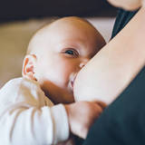 【助産師解説】母乳が出ないときの7つの対処法！ 母乳が出なくなる2つの原因とは