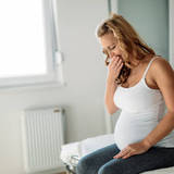 【産婦人科医監修】臨月の吐き気は後期つわり？出産前の吐き気と陣痛の関係