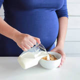【医師監修】妊婦が牛乳を飲むと赤ちゃんに悪影響はある？ アレルギーは？