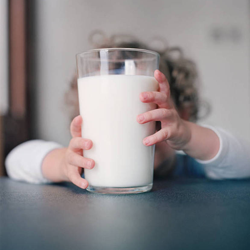 【医師監修】離乳食の牛乳はいつから？調理に使用できる・飲める月齢と進め方