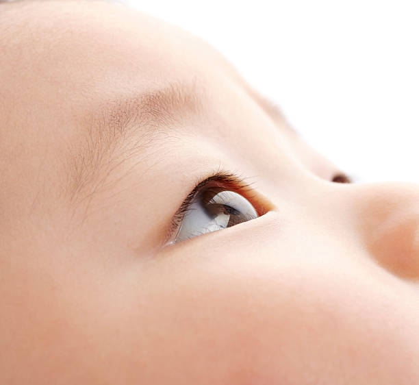 医師監修 新生児 赤ちゃんの目の特徴と気をつけたい症状 病気 マイナビ子育て
