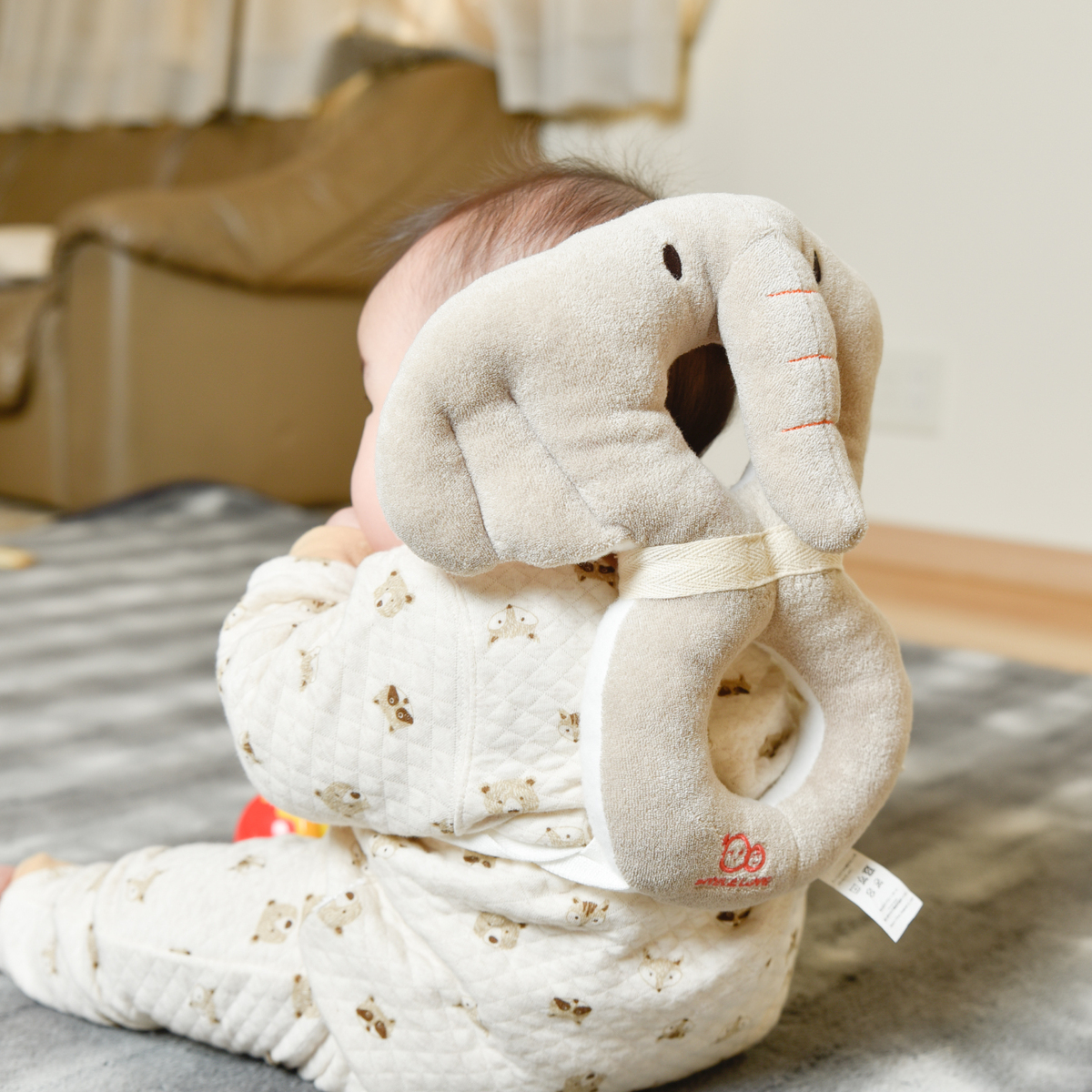 赤ちゃんの頭 背中 側頭部も優しくガード ゾウのごっつん防止リュック が発売 マイナビ子育て