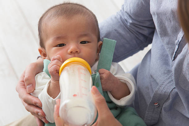 医師監修 生後2ヶ月の赤ちゃん ミルクの量と回数は 目安と考え方