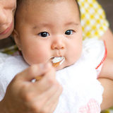 離乳食初期（生後5〜6ヶ月）の基本を解説！よくある悩み・疑問も【管理栄養士監修】 