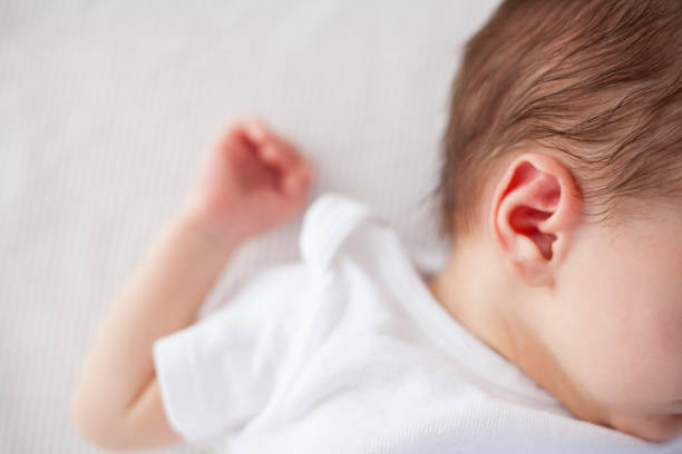 医師監修 赤ちゃんの耳が臭い これって病気 考えられる原因と受診の目安