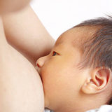 【助産師監修】母乳はどんな味？ 食事、冷凍、乳腺炎…味が変わる条件とは？