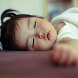 【医師監修】子供の理想的な睡眠時間はどのくらい？年齢（月齢）別の平均まとめ