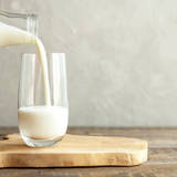 【3択クイズ】牛乳を飲むと背がのびるの？　『科学の教養365』Vol.1