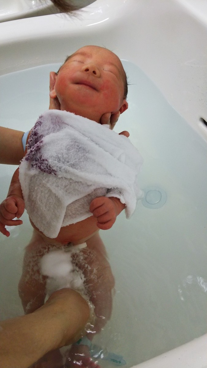 助産師解説 新生児の沐浴 時間帯は 安心してできる7つのステップとコツ Michill Bygmo ミチル