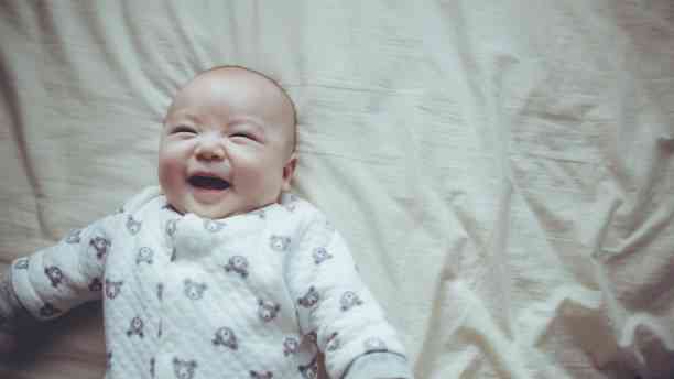 助産師解説 新生児微笑ってなに 赤ちゃんの笑顔の段階と見られる時期 マイナビ子育て