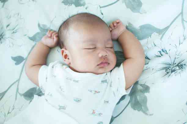 医師解説 新生児の赤ちゃんに枕はいらない 使い方のポイントと注意点 マイナビウーマン子育て