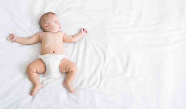 医師監修 赤ちゃんの足 脚 の特徴とは M字を保つ方法と脱臼の見分け方 リスク マイナビ子育て
