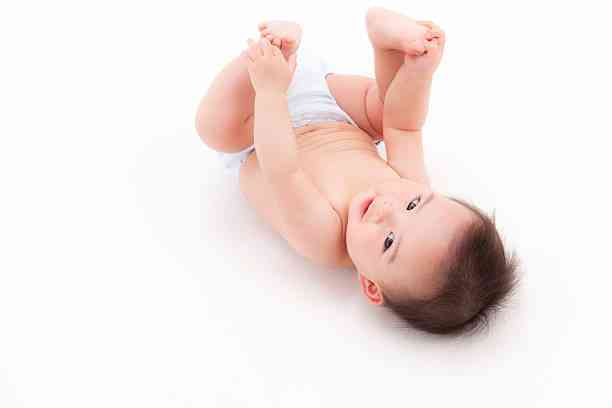 医師監修 赤ちゃんの足 脚 の特徴とは M字を保つ方法と脱臼の見分け方 リスク マイナビウーマン子育て Goo ニュース