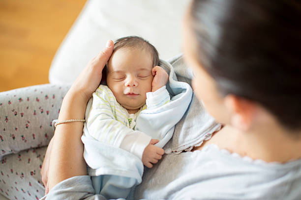 医師監修 新生児が寝すぎて起きない 起こすタイミングとチェックポイント マイナビ子育て