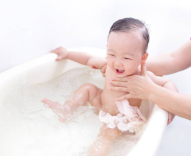 医師監修 赤ちゃんとお風呂 いつからok 事前準備 入浴中の手順は マイナビウーマン子育て 新生児の間 ベビーバスで沐浴していた赤ち ｄメニューニュース Nttドコモ