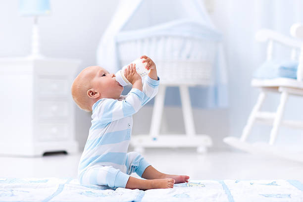 医師監修 新生児のミルクの飲みすぎにはどう対処する 欲しがり続ける原因と上手な対応 マイナビ子育て