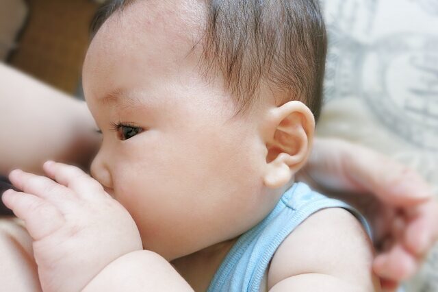 医師監修 過飲症候群とは 母乳 ミルクの飲みすぎによる症状と泣き止まないときの対処法 マイナビ子育て