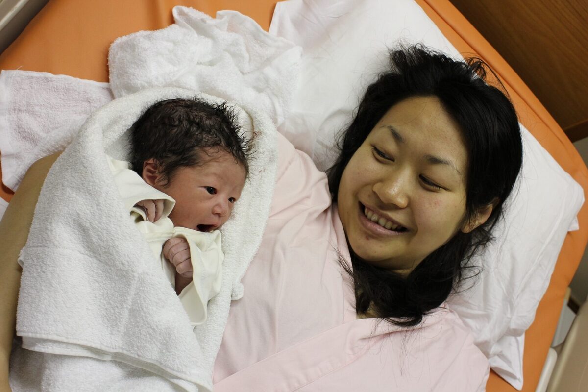 医師監修 新生児の母乳の量 授乳間隔は 不足時のサインをチェック マイナビ子育て