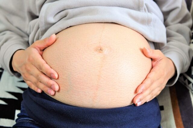 胎動が弱い気がするけど大丈夫 妊娠中の胎動が減る原因と心配なときの対処法 21年10月18日 Biglobeニュース