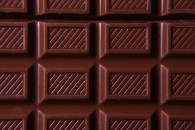 板チョコに凹凸がある理由、知ってる？ 割りやすくするためじゃなかっ