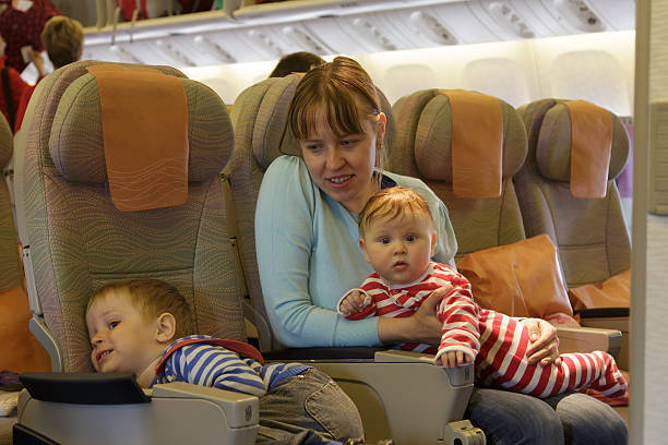 赤ちゃんは飛行機にいつから乗れるの？ 料金と機内サービス、注意点について マイナビウーマン子育て