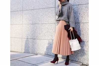 ピンクのスカートは、グレーのニットで甘さを引き算 ＃東京365日コーデ - ECナビ